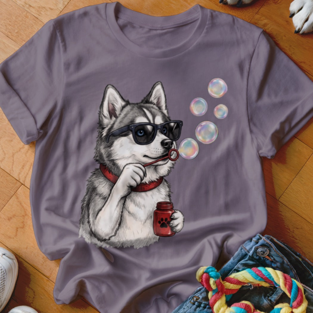 Grey t-shirt featuring an illustration of a husky wearing sunglasses and blowing soap bubbles.