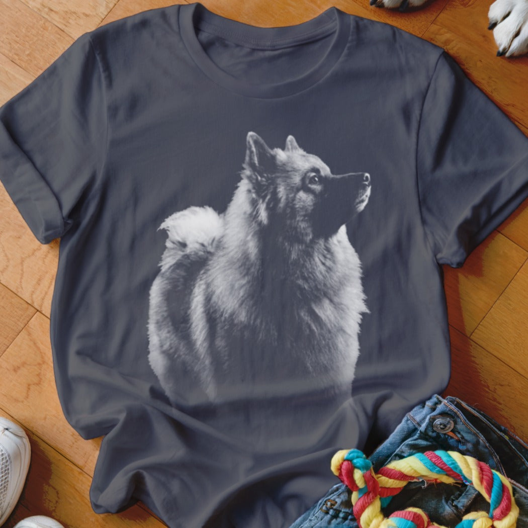Dark t-shirt with a grayscale portrait of a Keeshond dog looking to the right.